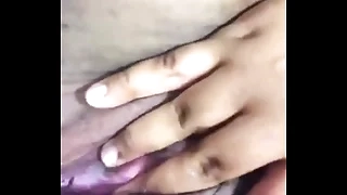 BBW esta caliente y se masturba dando un peque&ntilde;o squirter